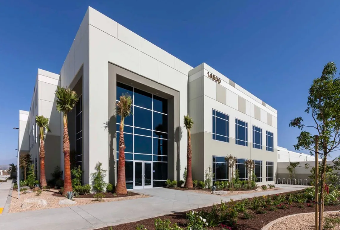Distribution center roofing | Commercial Roofing Mission